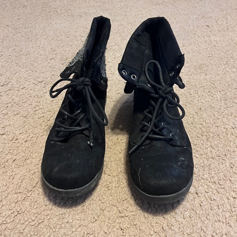 Black boots size 8